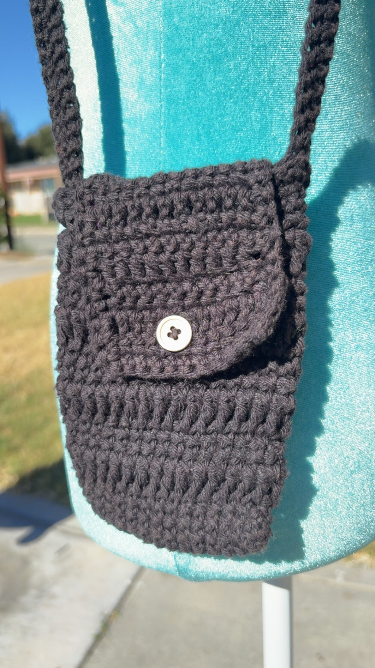 cross body minimal bag with closing strap